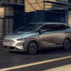 Fünf rollende Lounges: Wie Elektro-Vans das Shuttle neu erfinden