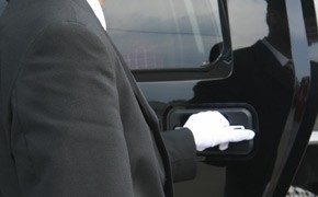 Limousinen-Service: Sixt stellt Luxus-Auto samt Chauffeur
