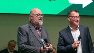 Axel Schäfer und Marc-Oliver Prinzing bei der Eröffnung der Nakobemo 2025 in Heidelberg