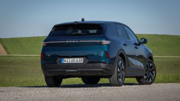 Heckaufnahme des Opel Grandland in der Ausstattungslinie GS