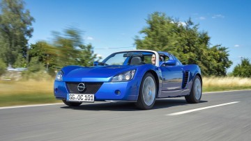 Der Opel Speedster: 900 Kilo nackter Fahrspaß ohne Servolenkung, ohne ESP, ohne Kompromisse.