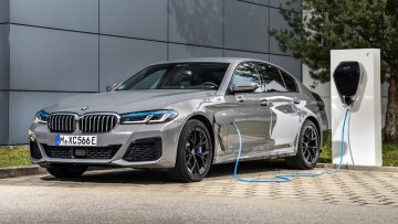 BMW 545e xDrive: E-Hilfe für den Sechszylinder