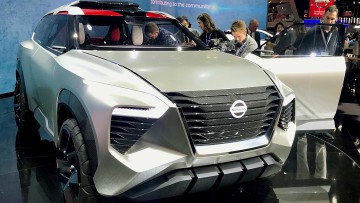 Nissan Studie XMotion: Futuristisches SUV-Cockpit