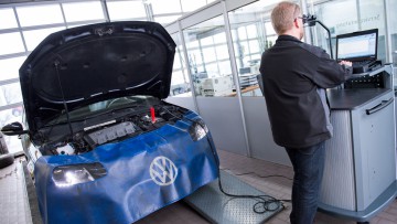 Abgas-Umrüstung: VW holt Passat, CC und Eos in die Werkstätten