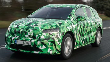 Skoda Enyaq iV auf Erprobungsfahrt: Transformator im Tarnkleid