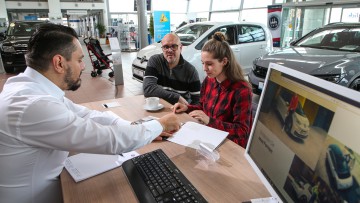 Zulassung im Autohaus