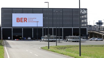 WLTP-Problematik: VW muss Neuwagen auf BER-Flughafen abstellen