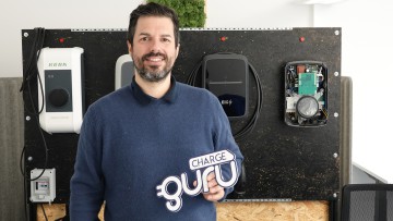 Florian Chan, Charge Guru