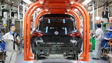 E-Modelle stark im Plus: Chipkrise drückt VW-Verkäufe 2021