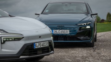 Audi A6 e-tron vs. Polestar 4: Duell der Premium-Stromer im Video