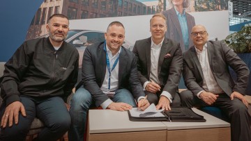 Ertan Karakoc (Leiter Vertriebssteuerung Flotte bei der EnBW mobility+), Lars Jakobs (Chief Commercial Officer E-Mobilität bei der EnBW), Lukas Schneider (Commercial Director EMEA) und Pierre Jalady, General Manager of Edenred Mobility EMEA and CEO of UTA