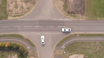 Vernetzung: Car-2-Car-Kommunikation ersetzt Ampeln