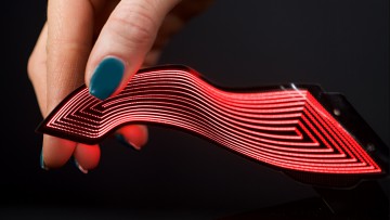 Neue Lichtlösungen von Magna: OLED-Imitat und Display-Rücklichter