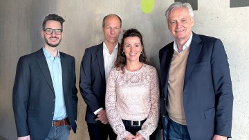 Mathias R. Albert (2. v. li.) setzt auf geballte Expertise aus IT, Finanzwesen und OEM. Darin wirken mit Franz Plesser (re.), Verena Groß und Julian Lindloff (li.).