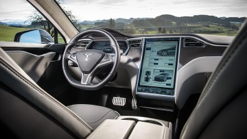 Touchpad in der Mittelkonsole im Tesla Model S