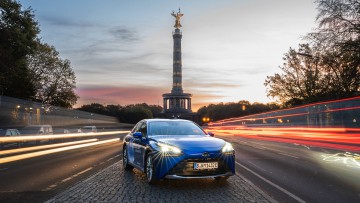 Toyota Mirai vor der Siegessäule in Berlin. Über 550.000 reguläre Fahrten wurden im Rahmen von "H2 Moves Berlin" registriert