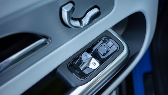 Fehlende Fensterheber in der fahrer-Türverkleidung des CLA 350
