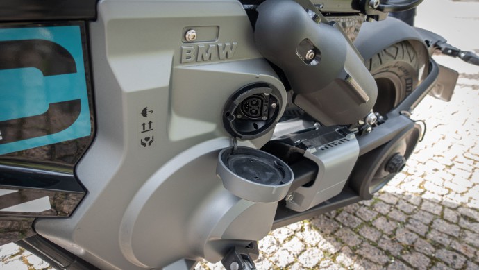BMW CE 02 Ladeanschluss für das externe Ladegerät