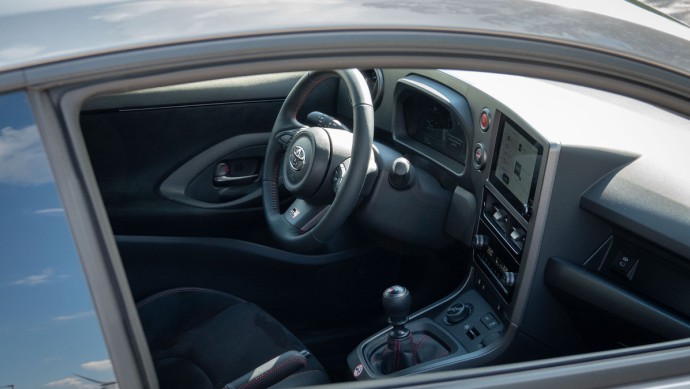 GR Yaris, Cockpit gesamt von der beifahrerseite aus fotografiert