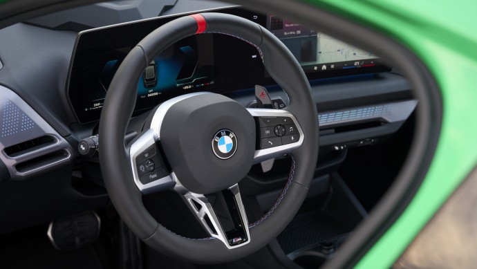 Detailfoto vom Lenkrad des BMW M135 xDrive 