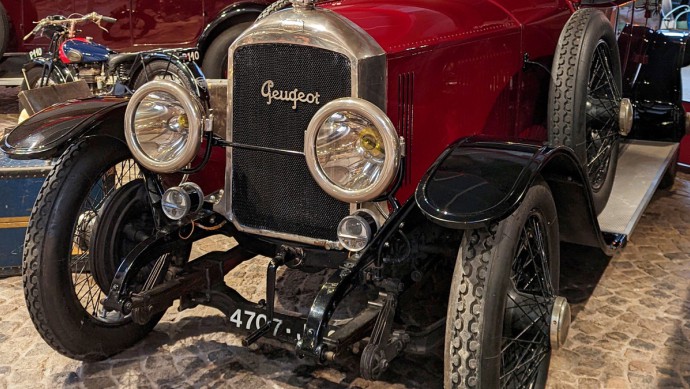 100 Jahre Peugeot-Flaggschiffmodelle der 600er-Reihe 100 Jahre Peugeot-Flaggschiffmodelle der 600er-Reihe