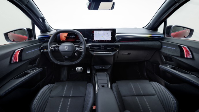 Gesamtansicht des Renault Clio Cockpits