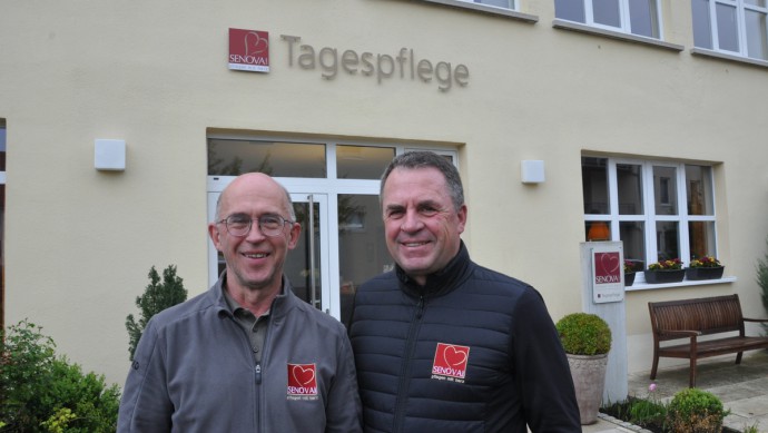 Der Senova-Geschäftsführer Edgar Wagner (rechts) und Jörg Roppel, Leiter Haustechnik & Fahrservice, entwickeln und managen die Mobilitätsdienste