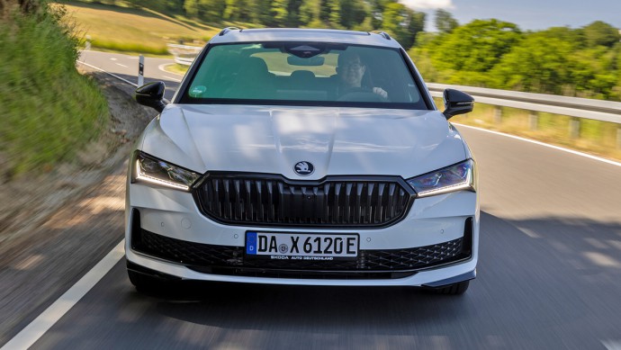 Skoda Superb Combi iV Test (2025) Skoda Superb Combi iV