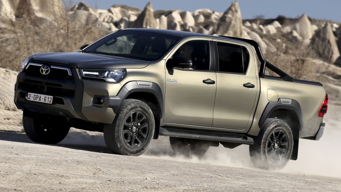 Toyota Hilux Hybrid 48V / Toyota Hilux GR Toyota Hilux Hybrid 48V