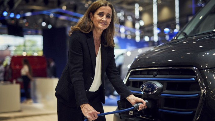 Claudia Vogt ist Direktorin Ford Pro für D-A-CH und verantwortlich für das Nutzfahrzeug- und Flottengeschäft von Ford in Deutschland, Österreich und der Schweiz. 