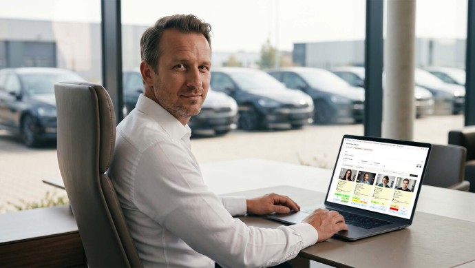 Personalmitarbeiter im Autohaus