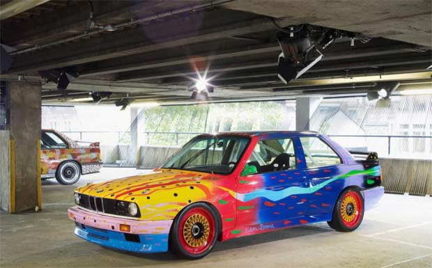 Von links: Michael Jagamara Nelson, BMW Art Car, 1989 - BMW M3 Gruppe A Rennversion, Ken Done, BMW Art Car, 1989 - BMW M3 Gruppe A Rennversion.