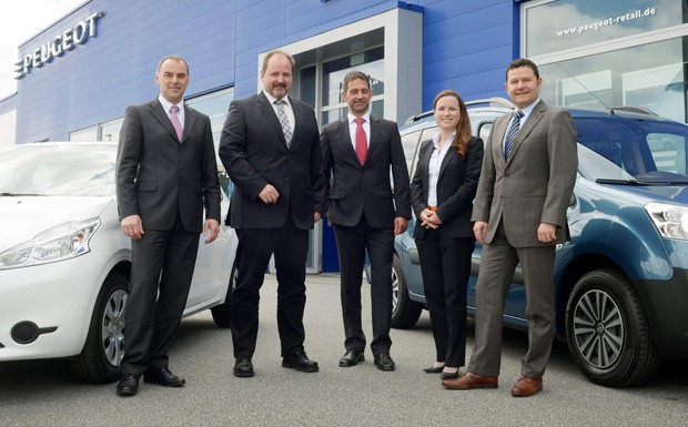 v.l.n.r. Michael Kiss, Niederlassung Peugeot Rhein-Neckar, Dieter Riegel, Mobilitäts- und Fahrzeugmanagement BASF, Mario Manns, Key Account Management PSA, Anke Tauchert, Key Account Management Sixt Leasing, und Dirk-Marco Adams, Businesskunden, Nutzfahrz