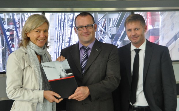 (v.l.) Susanne Loser (Mobility Concept Leiterin Kundenbetreuung), Elmar Fünfer (Fachbereichsleiter Technik/technischer Einkauf bei Dachser) und Ralf Knaier (Mobility Concept Leiter Service).