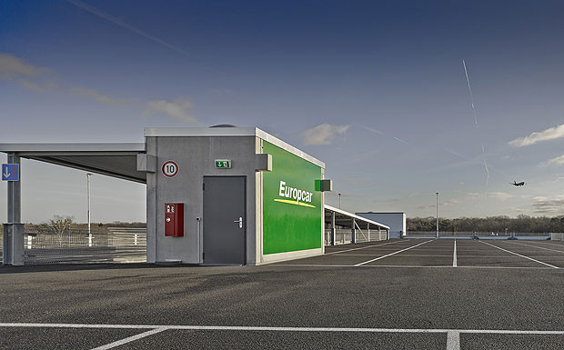 Vorm Kundenbetrieb: Blick aufs Parkdeck im Europcar-Center in Klesterbach nahe des Frankfurter Flughafens.