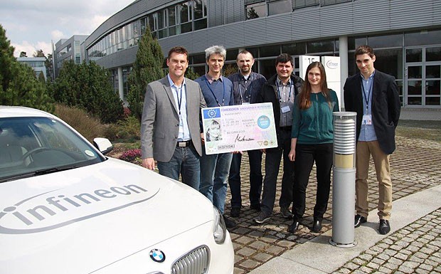 Schieben den Teilenprozess an: Peter Mangstl (Alphabet; v.l.n.r.), Michael Förster (Infineon-Mitarbeiter), Heiko Köhler (Infineon Dresden Mobilitätsteam), Gernot Loibnegger (Leiter Infineon Dresden Mobilitätsteam), Manuela Schweitzer (Mobility Service Man