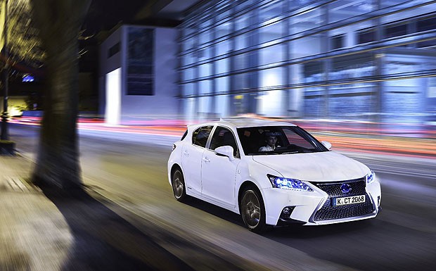 Hat abgenommen: Der Lexus CT 200h kommt gestrafft aus dem Facelift, verbraucht weniger und ist billiger.