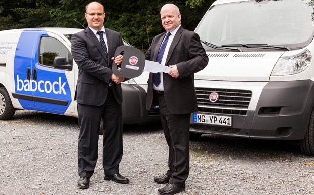 Franco Marianeschi (li.), Direktor Großkunden der Fiat Group Automobiles Germany AG und Brian List, Project Director Babcock Support Services GmbH
