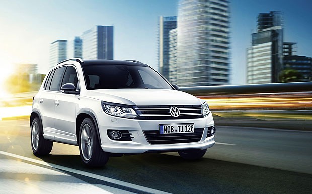 Vor Stadtkulisse: Das Sondermodell VW Tiguan "CityShape" hat der Hersteller sportlich und komfortabel ausgestattet. 