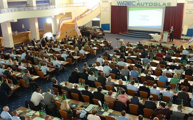 Glasklare Ergebnisse: Wintec Autoglas legte auf der Jahrestagung seine Bilanz für 2013 offen, die ein Umsatzplus von 22 Prozent aufweist.