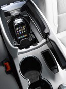 Neue Aufnahmeschale: Komfortable iPhone-Anbindung bei Mercedes Mercedes iPhone