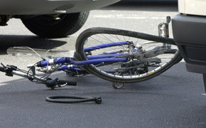 Urteil: Falsche Straßenseite: Radfahrer selbst schuld bei Unfall Urteil: Falsche Straßenseite: Radfahrer selbst schuld bei Unfall