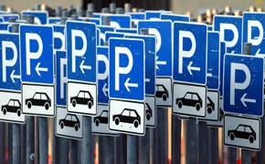 Urteil: Parkplatzbetreiber muss nur Parkfläche von Hindernissen freihalten