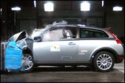 Euro-NCAP: Volvo C30 punktet beim Insassenschutz