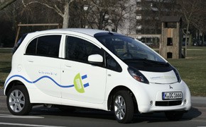 Carsharing: Mitsubishi-i-MiEV surren durch Köln Cambio bietet Mitsubishi iMiEV an