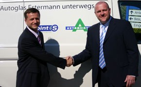 Glasgeschäft: Mehr Umsatz bei point S Gerhard Estermann und Jürgen Benz