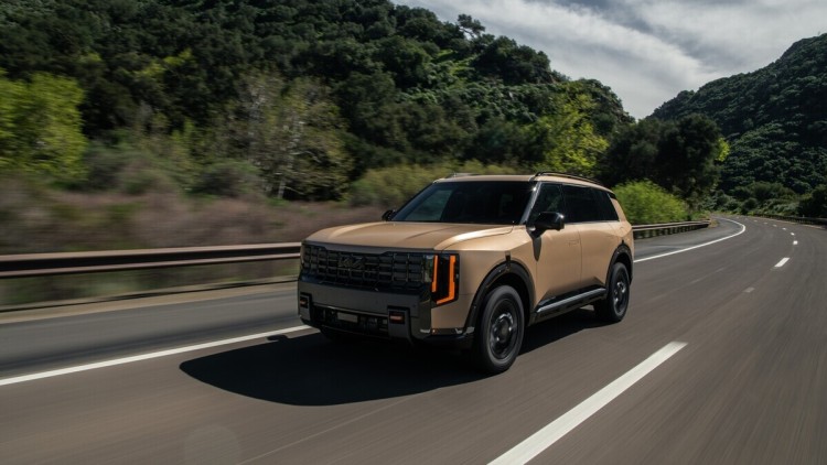 In den USA ist der Kia Telluride in diesem Frühjahr zu Preisen ab 39.190 Dollar oder umgerechnet rund 35.000 Euro in die zweite Generation gegangen
