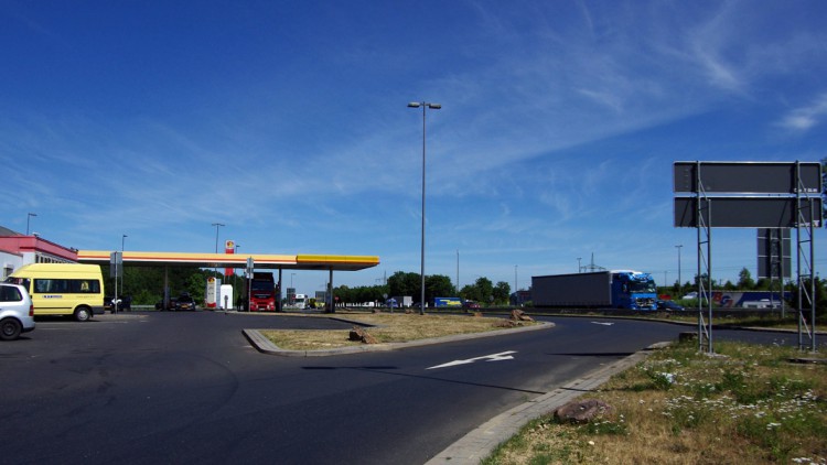 Autobahn: Autohöfe billiger als Raststätten Autobahnraststätten