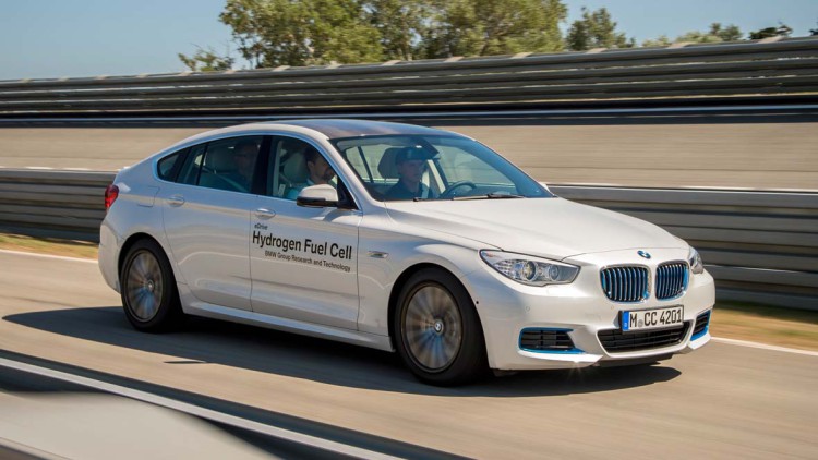 BMW: Wasserstofftankstelle mit Tiefkühlgas