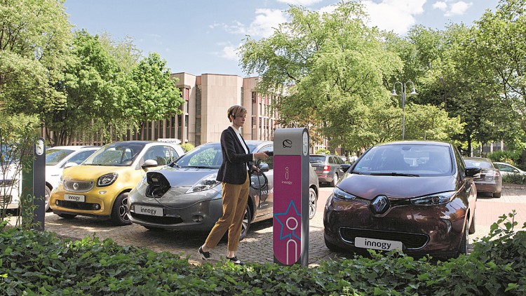 Markt Elektromobilität: Öffentliche Ladestationen von DKV und innogy 